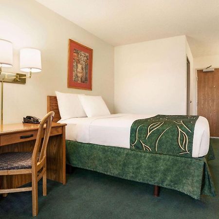 Travelodge By Wyndham Morrill Bagian luar foto