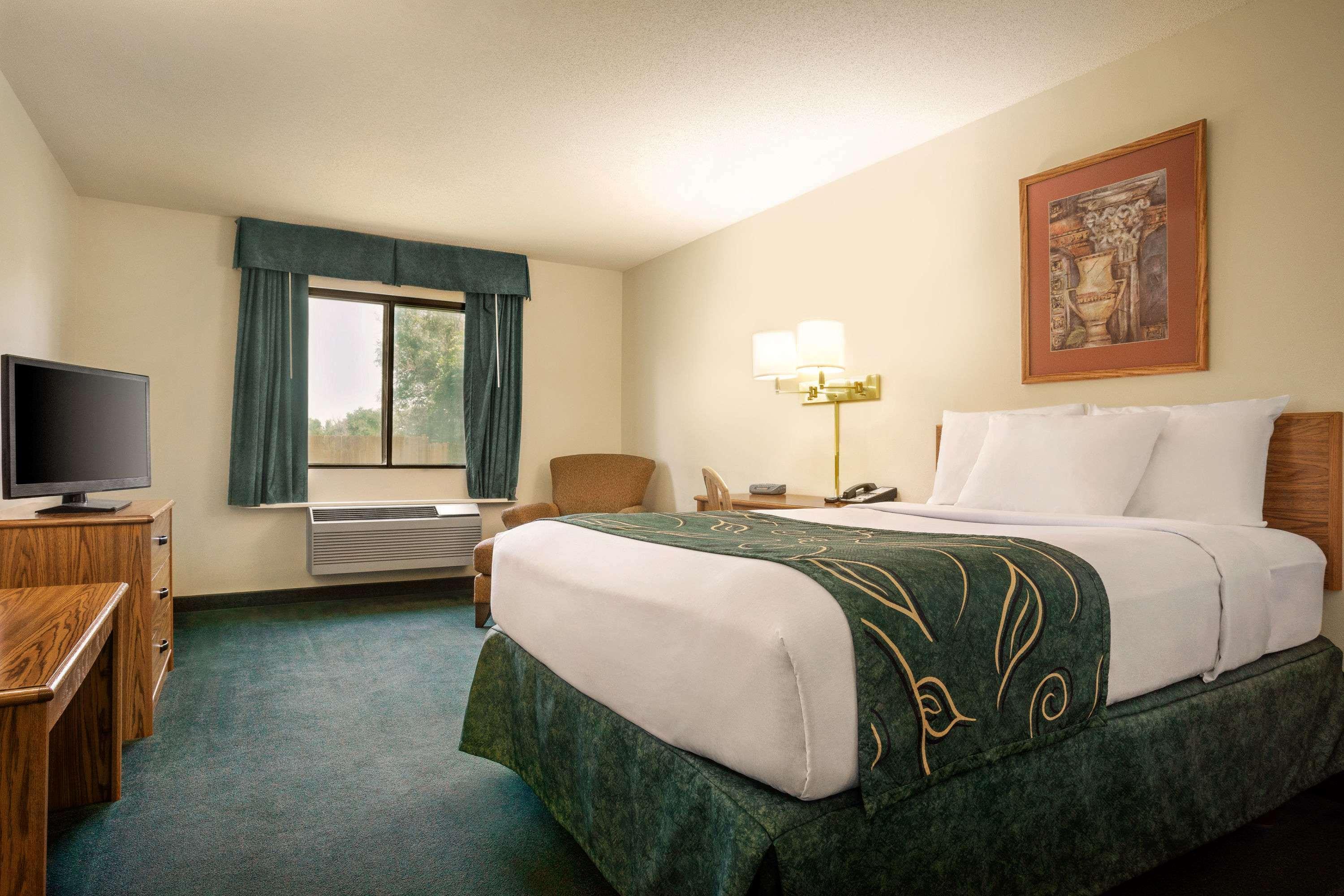 Travelodge By Wyndham Morrill Bagian luar foto