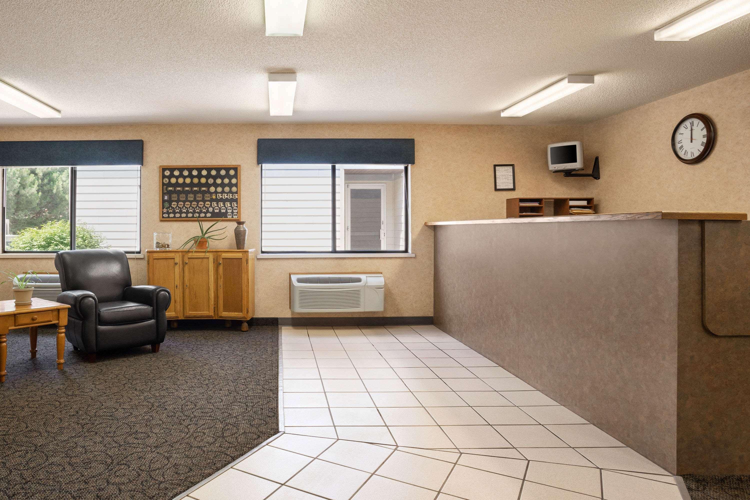 Travelodge By Wyndham Morrill Bagian luar foto