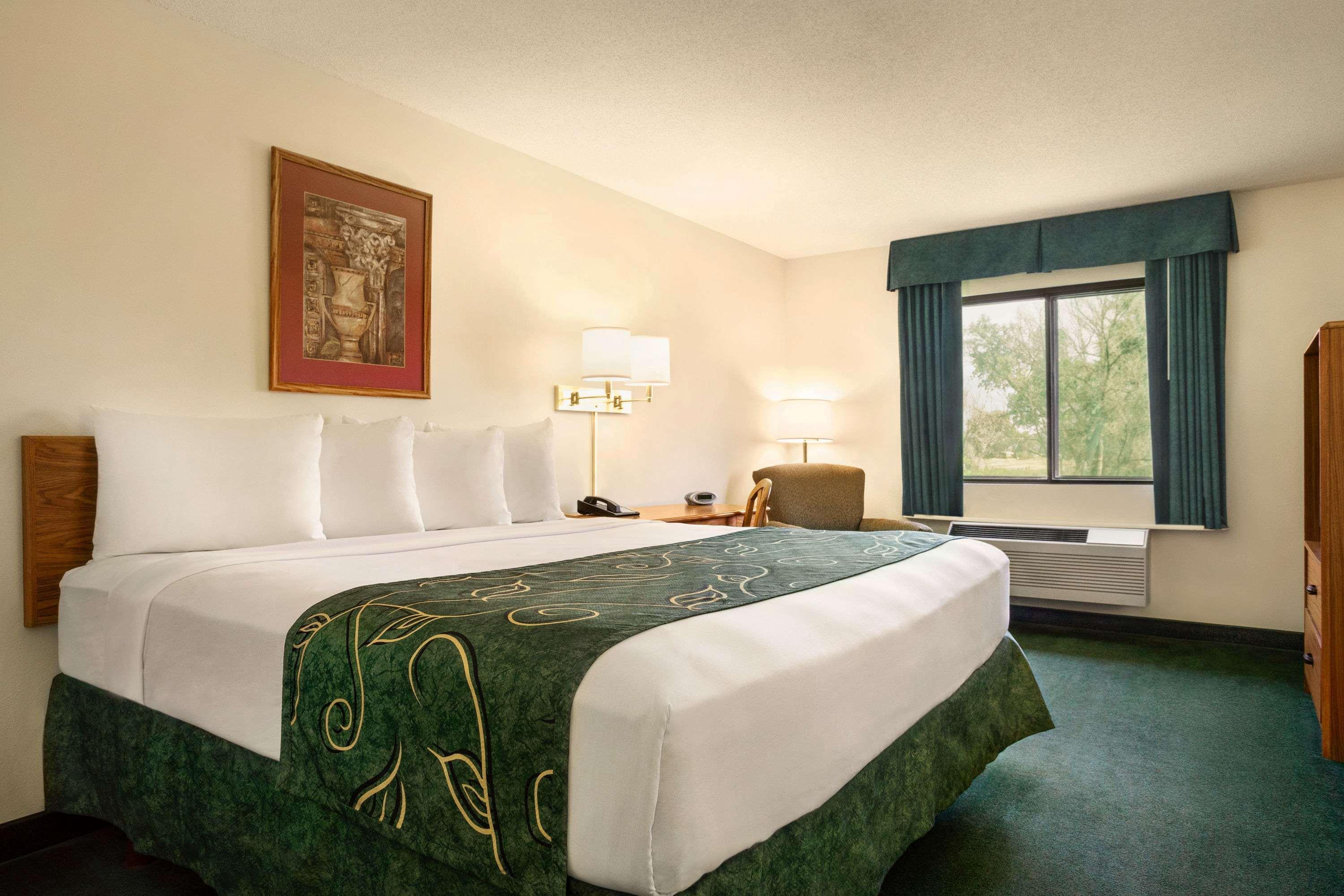 Travelodge By Wyndham Morrill Bagian luar foto
