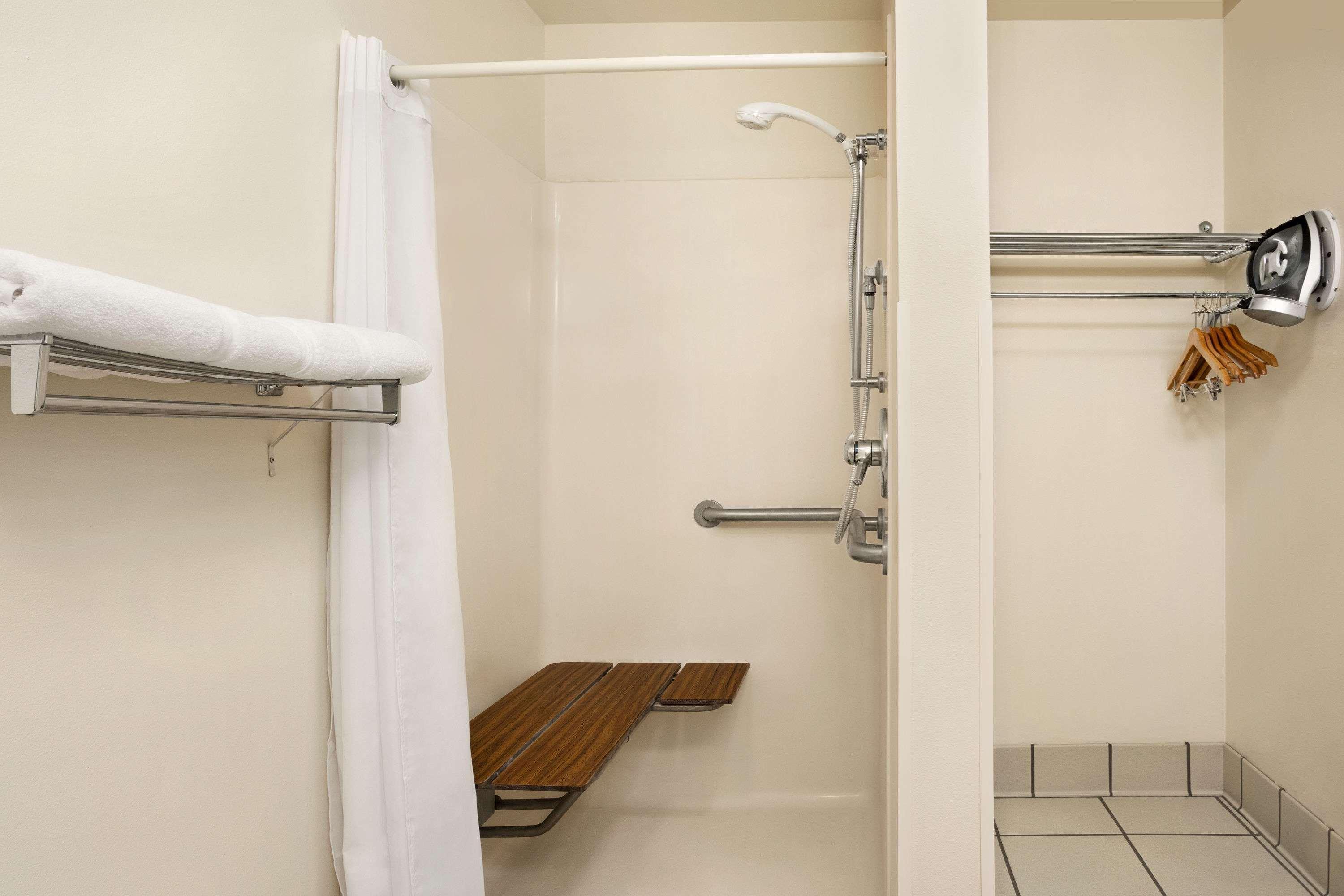 Travelodge By Wyndham Morrill Bagian luar foto
