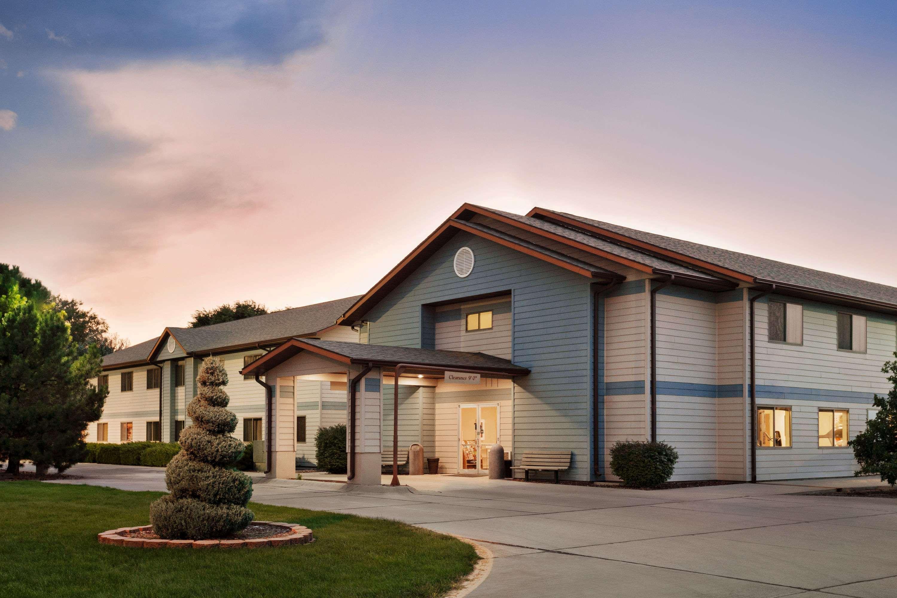 Travelodge By Wyndham Morrill Bagian luar foto