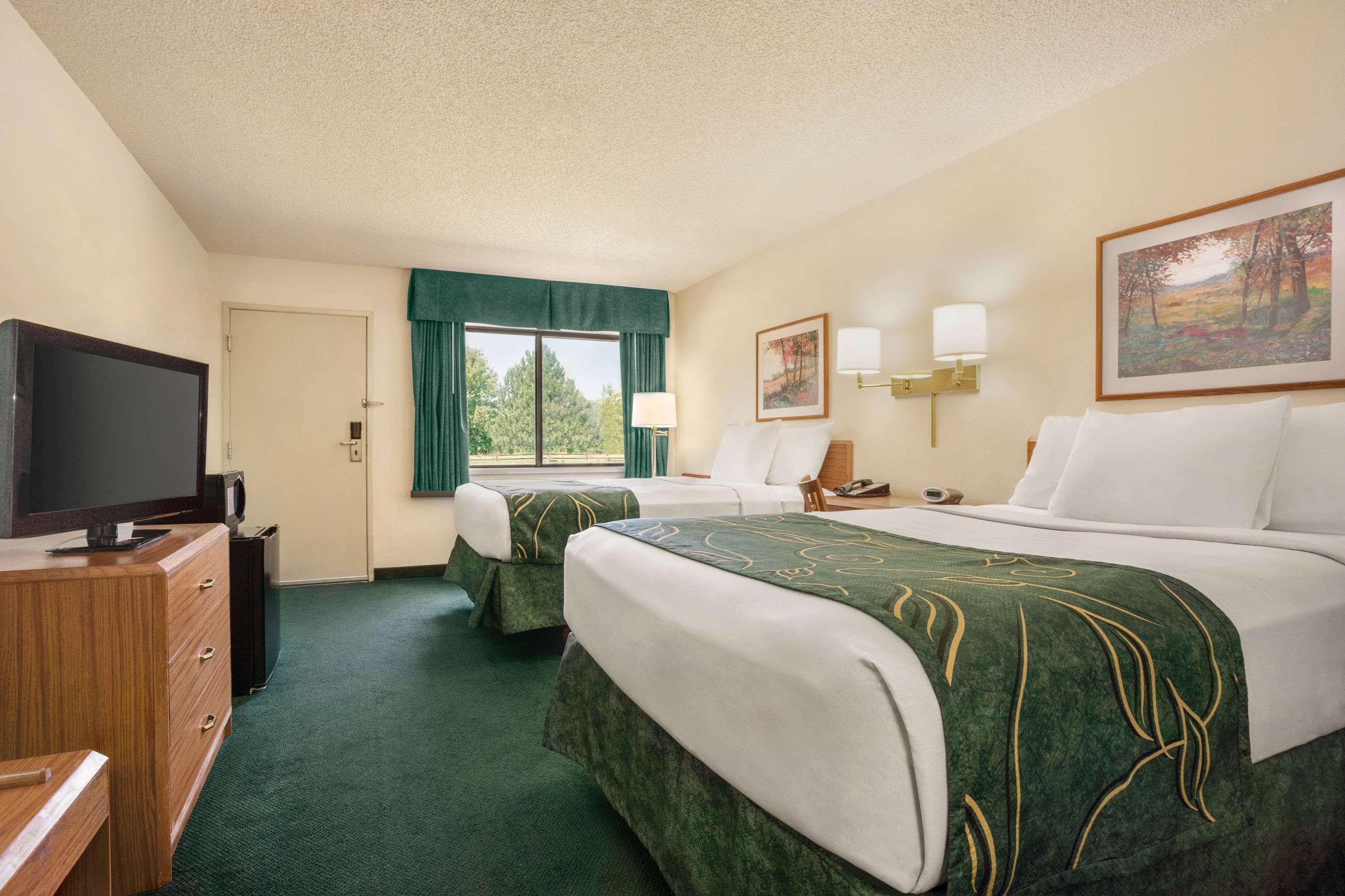 Travelodge By Wyndham Morrill Bagian luar foto