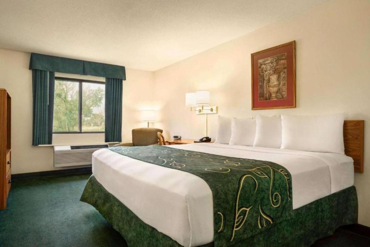 Travelodge By Wyndham Morrill Bagian luar foto
